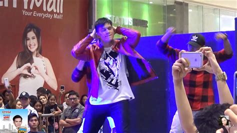 zeus collins dance versace on the floor|Zeus Collins dances to Versace On The Floor .